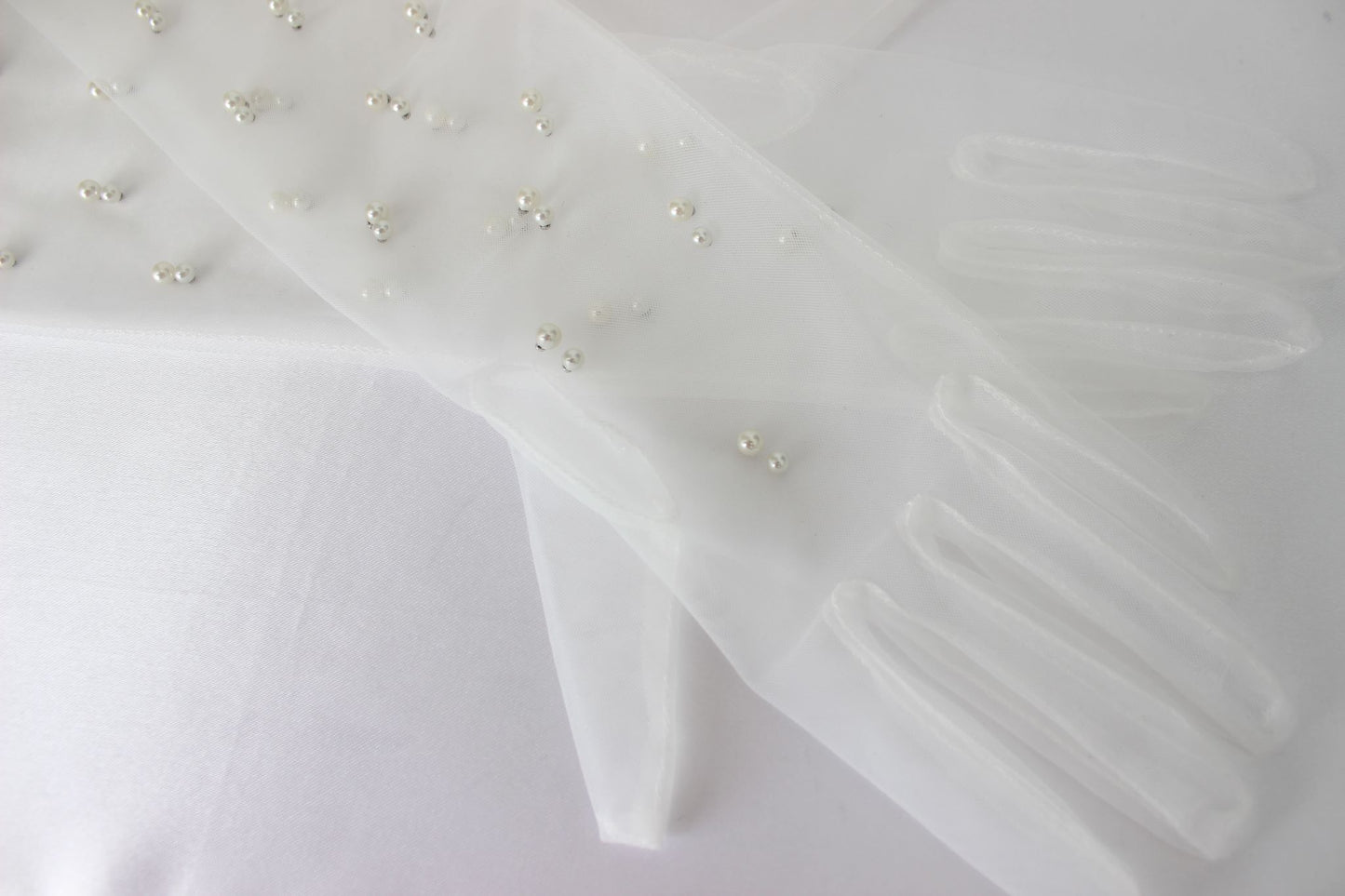 Zala Pearl Bridal Gloves